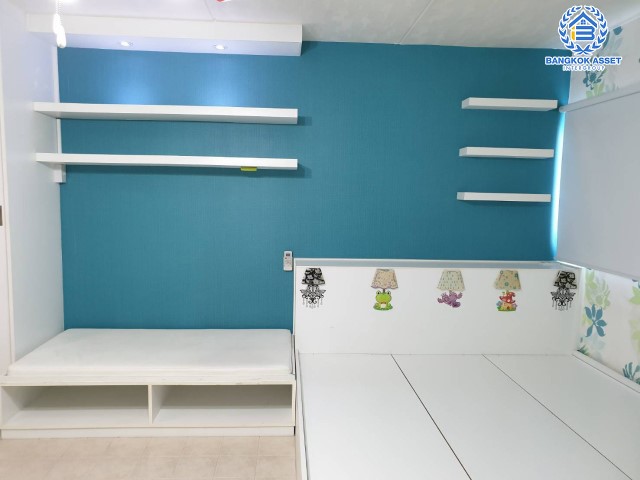 *****คอนโดมิเนียมมือสองย่านนนทบุรี โครงการป๊อปปูล่าคอนโดมิเนียม เลียบคลองประปา เนื้อที่ 28.4 ตร.ม. ฟังก์ชัน 1 ห้องนอน 1 ห้องน้ำ 1 ห้องนั่งเล่น บนทำเลใจกลางเมืองทองธานี เชื่อมต่อถ.ติวานนท์, ถ.แจ้งวัฒนะ ใกล้ทางด่วน "เมืองทอง" และรถไฟฟ้า (ในอนาคต) สายสีชมพู "สถานีปากเกร็ด"